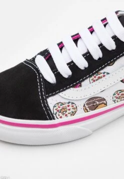 Vans Old Skool Unisex - Trainers - Black/Pink -Vans Shop UK 4552b76ffe2243f7b35bd6a2c206b81c
