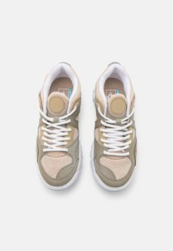 Vans Amzn Trailhead Unisex - Trainers - Rover French Oak -Vans Shop UK 45c290568d3b476bac2641e131c9c18f