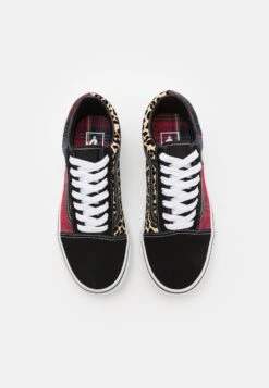 Vans Old Skool Unisex - Trainers - Tartan/Black -Vans Shop UK 49902dbe7f174757b82ac7c5cc48a2e9