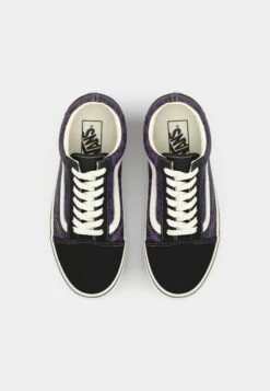 Vans OLD SKOOL UNISEX - Skate Shoes - Purple -Vans Shop UK 49c396fd0a49496f939cdc8698677e9d