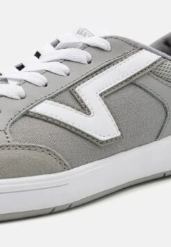 Vans Ua Lowland Cc - Trainers - Sport Drizzle -Vans Shop UK 4e95425e625948ef9235f73267c2e6ad