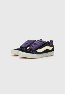 Vans KNU SKOOL UNISEX - Trainers - Glow Black/purple -Vans Shop UK 4f3e10735c294f1eb6cd8c84cc62c79c