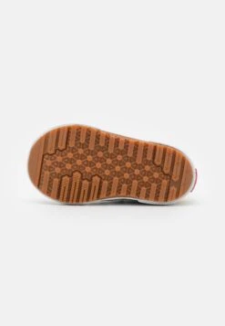 Vans Slip On Hi Terrain Mte Unisex - Classic Ankle Boots - Digital Dance Black/Multicoloured -Vans Shop UK 51cf429e682b40e4a3a7ffae232b099e