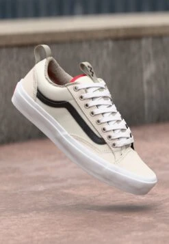 Vans OLD SKOOL 36 + UNISEX - Skate Shoes - Antique White/black