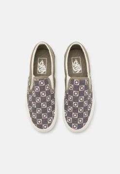Vans Classic Slip On Unisex - Slip-Ons - Geo Trek Olive -Vans Shop UK 54bb50c262e440d9888d0fc03c415062