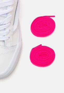 Vans Knu Skool Unisex - Skate Shoes - True White -Vans Shop UK 5598e09379944f23856410fed0c40a2a