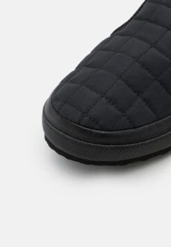 Vans SLIP-ER 2 UNISEX - Slip-ons - Black -Vans Shop UK 57d60ff66c134b0ab7cd792976cf39bc