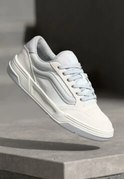 Vans HYLANE UNISEX - Skate Shoes - Ballistic White/white