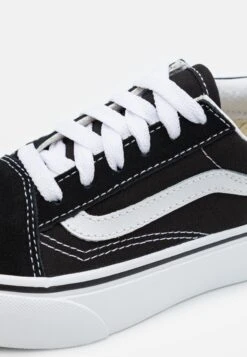 Vans Old Skool Platform Unisex - Trainers - Black/True White 13 Vans Old Skool Platform Unisex - Trainers - Black/True White -Vans Shop UK 5a19854d713c41d8b4877c6603c2a8c4