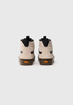 Vans MTE SK8 HI WATERPROOF INSULATED UNISEX - High-top Trainers - Oatmeal/black -Vans Shop UK 5c54d7005061494bbe083771578f4704