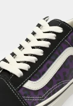 Vans OLD SKOOL UNISEX - Skate Shoes - Purple -Vans Shop UK 5da633aff2164243b6d88ced6c79fe65