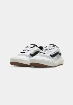 Vans MTE ULTRARANGE 2.0 UNISEX - Trainers - White/black -Vans Shop UK 5fae502760ed4060b5ead6f1cb38094f