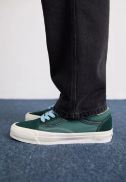 Vans PREMIUM OLD SKOOL UNISEX - Trainers - Pop Lace Black/gray -Vans Shop UK 6158606ad67f41ff8853eb71b5bc17bf 1