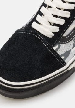 Vans Old Skool Unisex - Trainers - Grape Leaf/Marshmallow -Vans Shop UK 66018747b4cd4d0f927f63d67a68eb57