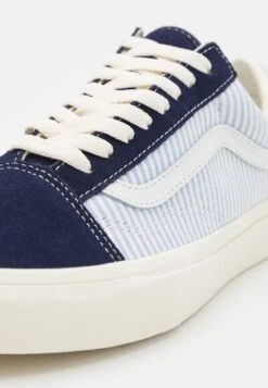 Vans Ua Old Skool Unisex - Trainers - Peacoat 13 Vans Ua Old Skool Unisex - Trainers - Peacoat -Vans Shop UK 68c3a1441e2342a59b293ffac2c2af58