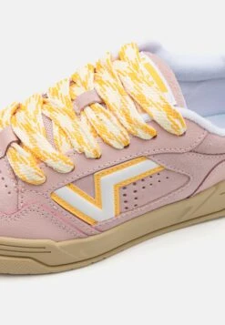 Vans UPLAND UNISEX - Trainers - Banana Cream -Vans Shop UK 69a8b1cac5cd4feb84a82d38296435a2