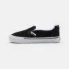 Vans Knu Slip Unisex - Slip-Ons - Black/True White -Vans Shop UK 6b0fa9b490d74b36923e4297f218f1bb