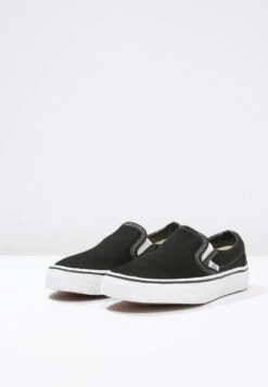 Vans Classic Slip-On - Trainers -Vans Shop UK 6b7892a1b2f9424fbee5300b41f94f82