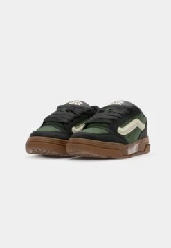 Vans HYLANE UNISEX - Skate Shoes - Pop Black/green -Vans Shop UK 6cc812f7bc2e451c838c5fe492666c89