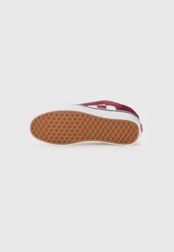 Vans KNU SKOOL UNISEX - Skate Shoes - Bordeaux -Vans Shop UK 6d04c274045843f6a1f500aae856dc5f