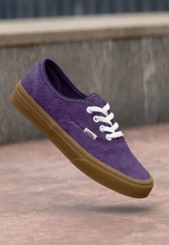 Vans AUTHENTIC UNISEX - Trainers - Gothic Grape