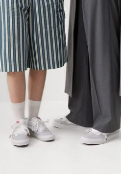 Vans KNU SKOOL UNISEX - Skate Shoes - White/red -Vans Shop UK 70d3361180034a9a8465943ebc4601c7