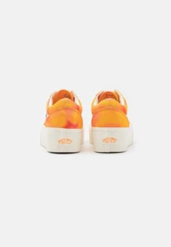 Vans Ua Old Skool Stackform - Trainers - Tonal Orange -Vans Shop UK 72dccc31ed90498a9b460f4e77bc1729