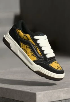 Vans HYLANE UNISEX - Skate Shoes - Black/yellow
