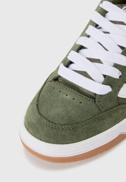 Vans HYLANE UNISEX - Skate Shoes - Grape Leaf -Vans Shop UK 745ccd43873a42599122d561239bbd1a