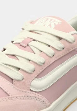 Vans HYLANE UNISEX - Skate Shoes - Pink/marshmallow -Vans Shop UK 788f3217c1b145b6bc09e11529162ad5