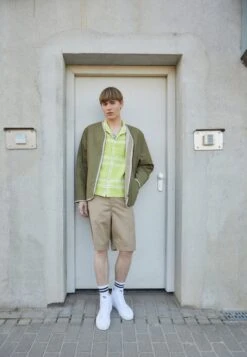 Vans Sk-Hi - High-Top Trainers - True White -Vans Shop UK 78d5786ae45b4b9bafc798f693310071