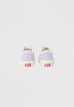Vans OLD SKOOL UNISEX - Skate Shoes - Pastel Lilac -Vans Shop UK 7aa4bf302d55433e90e1a6a7bb8dacf3