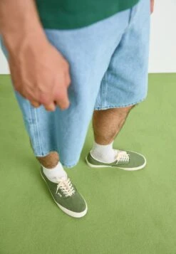 Vans AUTHENTIC UNISEX - Trainers - Black/yellow -Vans Shop UK 7ea3a72fd9384f46a831b81a16835dda 2