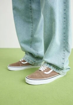 Vans OLD SKOOL UNISEX - Skate Shoes - Purple -Vans Shop UK 8102c1c5f5934206a626c166dfc83d95 3