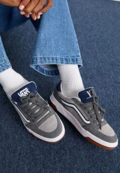 Vans HYLANE UNISEX - Skate Shoes - Khaki/green -Vans Shop UK 82ee59e718c44283ae331c0df0a0c948 2