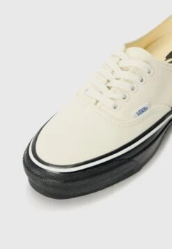 Vans LX AUTHENTIC HARRIS TWEED UNISEX - Trainers - Duck White/black -Vans Shop UK 831e804530c846ee894f75b757412fc3