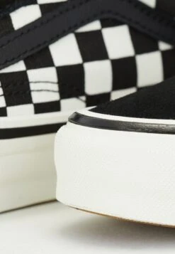 Vans PREMIUM OLD SKOOL UNISEX - Trainers - Black/white -Vans Shop UK 8419c60583f74aacaf1496aecf632bc1