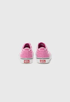 Vans OLD SKOOL UNISEX - Trainers - Raspberry -Vans Shop UK 889393599d2f41d89b99ab94c7668874