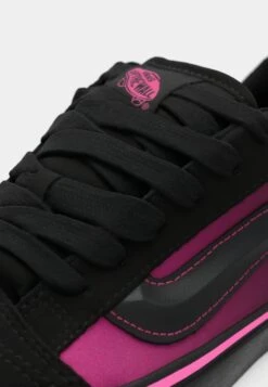 Vans KNU SKOOL UNISEX - Skate Shoes - Black/raspberry Radiance -Vans Shop UK 88b6c5f0f76e477cb58fa176acc9acde