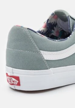 Vans Sk8-Low Unisex - Trainers - Green Milieu/True White 13 Vans Sk8-Low Unisex - Trainers - Green Milieu/True White -Vans Shop UK 88dc81a301c743b1ad64d89665e2449e