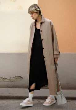 Vans HYLANE UNISEX - Skate Shoes - Sepia Rose -Vans Shop UK 8934e05fbaf04ff5a7a01f95e5905d9d