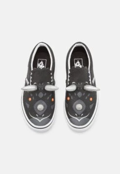 Vans Triceratops Slip On Unisex - Slip-Ons - Black/True White 11 Vans Triceratops Slip On Unisex - Slip-Ons - Black/True White -Vans Shop UK 893f1e6cc3dd4d0dbd465014e1a14ef6