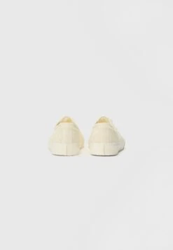 Vans AUTHENTIC - Trainers - Chouchou Marshmallow -Vans Shop UK 89d0960d516749bbb6eb4faff1b712c9