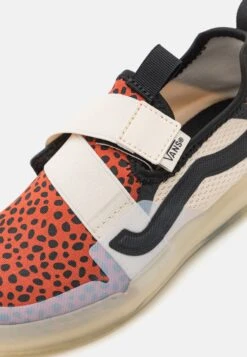 Vans Strker Ultimatewaffle Unisex - Trainers - Pop Cream/Black -Vans Shop UK 8a1e224ff0544f3cbfcaa9222fb74de8