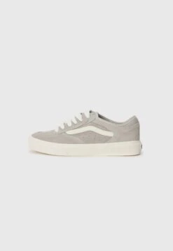 Vans ROWLEY UNISEX - Trainers - Parisian Night 22 Vans ROWLEY UNISEX - Trainers - Parisian Night -Vans Shop UK 8b9d6f6a32c240c2a281d86468073105 1