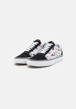 Vans Old Skool Unisex - Trainers - Black -Vans Shop UK 8bf7fa8825944025b67b0b3c74302aae