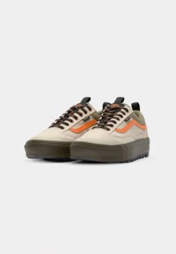 Vans MTE OLD SKOOL UNISEX - Trainers - Taupe/orange -Vans Shop UK 8f9d7526daac448aa00b5136a784c3b8