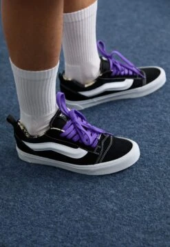 Vans KNU SKOOL - Trainers - Black -Vans Shop UK 8febaf9eef184bf5ae22431258bf5a0d