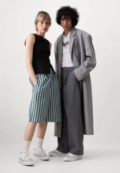 Vans KNU SKOOL UNISEX - Skate Shoes - White/red -Vans Shop UK 945b32141a104158b2d16320f8cb50b5