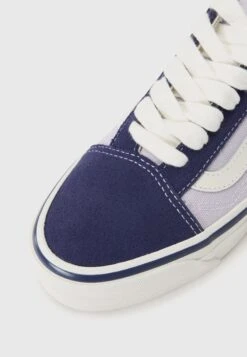 Vans OLD SKOOL UNISEX - Trainers - Purple -Vans Shop UK 9541e9c56c7d4a7bbeffb7c301eaf65e